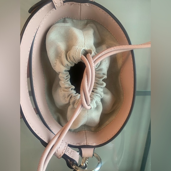 Kate Spade Pippa Flamingo by the Pool Bucket Bag Raffia Trim Pink Crossbody - Picture 7 of 11